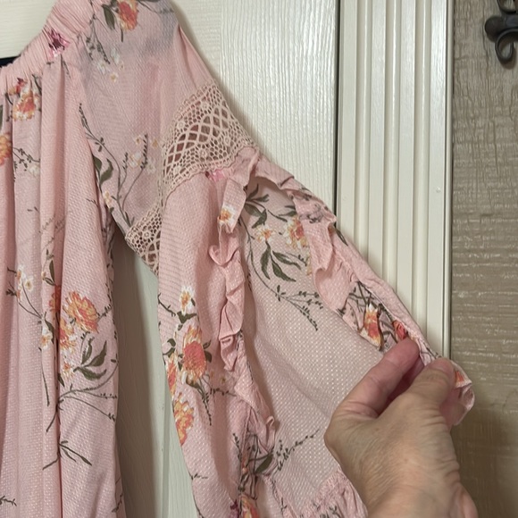 Coco Jaimeson size small dress. Very cute! Can be worn off or on shoulders. - Picture 10 of 11